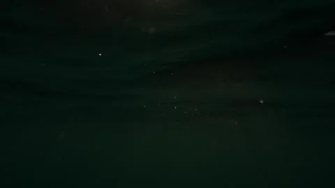 4K split shot heading below the sea surface during sunset, UK 動画素材 252019284