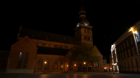 4K - Square of Riga Dome Cathedral at night Видео 131557042
