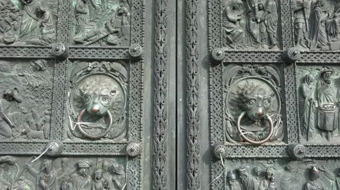 4k St. Peter's Cathedral outside ornamental metal door Bremen city Stock Footage
