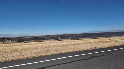 4K stabilized footage of a large solar panel farm in north eastern Oregon, USA Видео 341741342