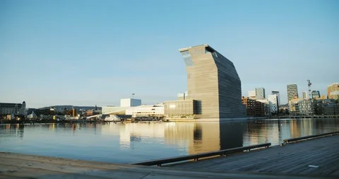 4K static low angle wide shot of Lambda, the new Edvard Munch museum, with Stockbeeldmateriaal 120288443