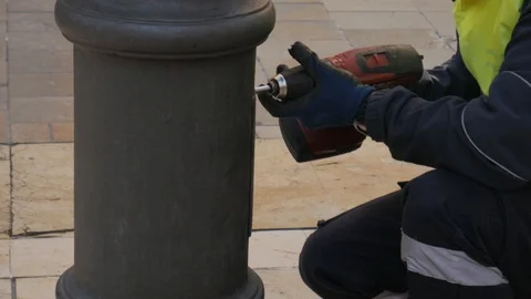 4k static shot of a man in uniform working  outdoors on a street lamp. Stock Footage 122834867
