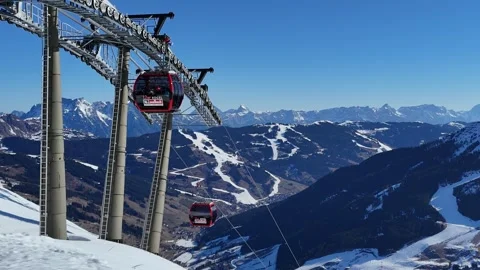 4K Static View of Zwölferkogel Cable Car in Saalbach - Austrian Alps Vídeos de archivo 330954870