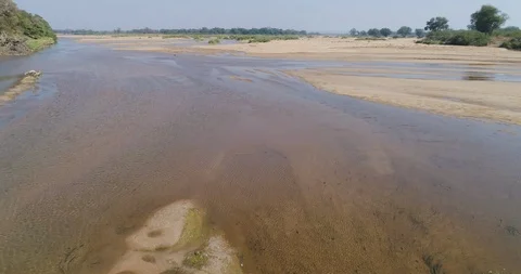 4K straight up aerial view where the the Runde and Save rivers meet in Vídeos de archivo 102755503