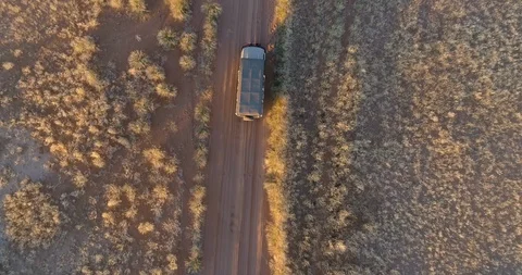 4K straight down zoom out high aerial view of a 4x4 safari vehicle driving on a Vídeo Stock 102764901
