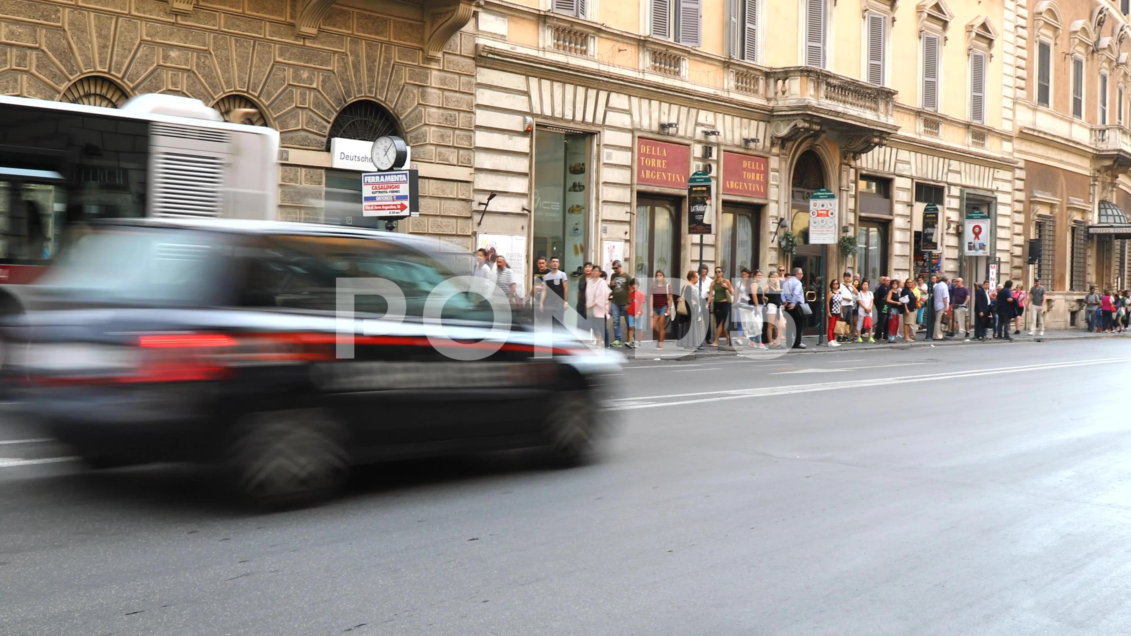 4K Street traffic, Police siren Rome Ita, Stock Video