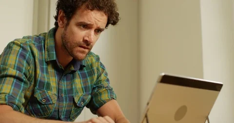 4K Stressed out man working on computer, trying to solve a problem Stockbeeldmateriaal 80463633