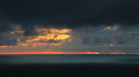 4K, Stunning Ocean Sunset with Rain Sheets Video stock 39655000