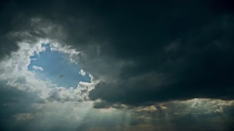 4K Sun Rays Shining Through Dark Storm Cloudy Rainy Sky With Fluffy Rain Clouds Vídeo Stock 163696458