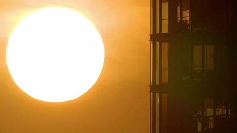 4K - Sunset on background of a skyscraper. extreme close-up Video stock 142589449