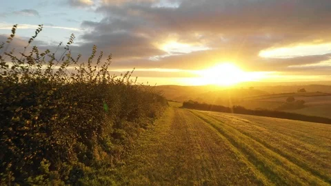 4K Sunset Flight Over Devon Farmland 스톡 동영상 104675074