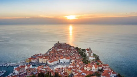 4K. Sunset over old city Piran, aerial panoramic view. Time Lapse video. 動画素材 111175210