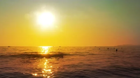 4k Sunset of sun setting over pacific ocean on windy evening Stock Footage 55890105