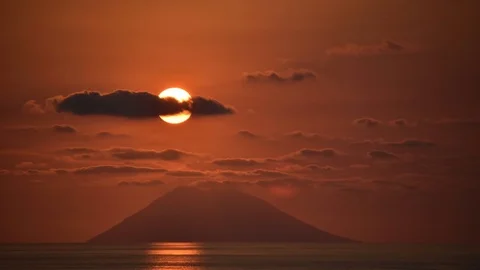 4k Sunset timelapse in tropea with stromboli volcano - calabria , italy Video stock 81716368