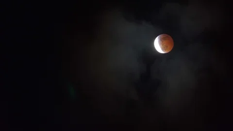 4K Super Blood Wolf Moon Lunar Eclipse Real Time with Rolling Clouds Stock Footage 101548088