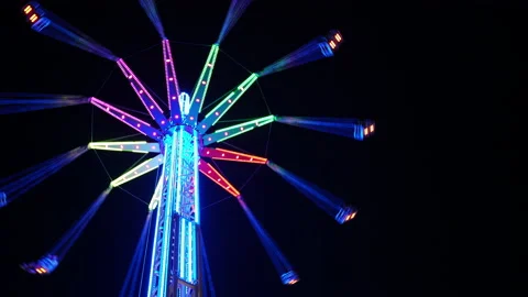 4K Swing tower ride, also known as vertical swing and flying tower  Stock-Footage 144385919