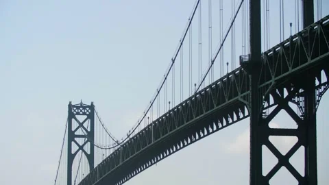4K Tall Bridge Windmill Renewable Energy Ri Rhode Island Transit Ocean Pan Up Stockbeeldmateriaal 347971571