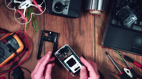 4k Technology Composition from Above of Phone being Disassembled 스톡 동영상 68024466