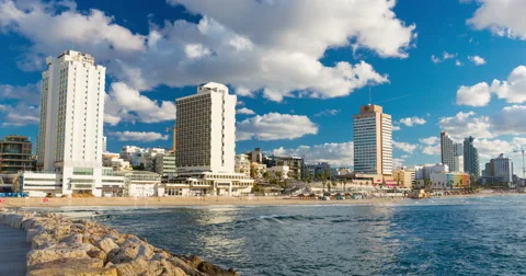 4K Tel Aviv At Day Beachfront - Time Lapse, Pan Right And Tilt Up Vidéo 57958520