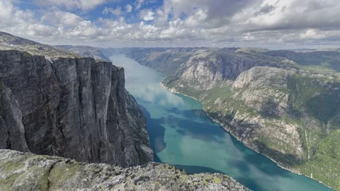 4K Tilting Time-lapse of Dramatic Cliffs of the Norwegian Fjord Near Kjerag Vídeo Stock 101035715