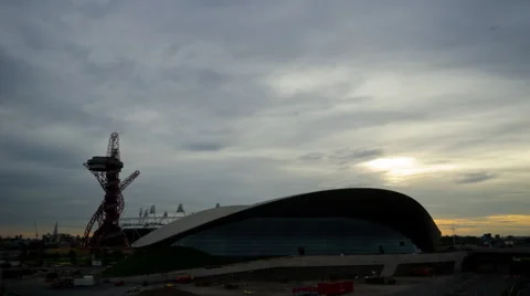 4k Time Lapse of ArcelorMittal Orbit in a cloudy day Vídeo Stock 60258405