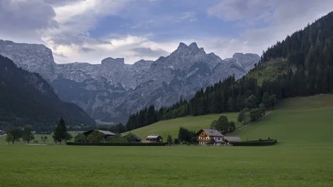 4K Time-lapse of a Austrian Alpine Hut with Mountains Behind. Vídeo Stock 101092311