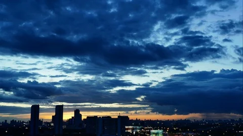 4K Time lapse beautiful fluffy storm cloudy blue sky 스톡 동영상 92229566