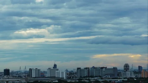 4K Time lapse beautiful fluffy storm cloudy blue sky smoothly flowing 스톡 동영상 92551029