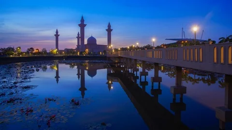 4K Time-lapse of Beautiful mosque during sunrise. Stock Footage 115703081