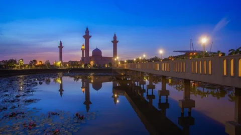 4K Time-lapse of beautiful mosque during sunrise Stock Footage 115703319