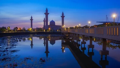 4K Time-lapse of Beautiful mosque during sunrise Stock Footage 115717571