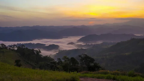 4K time lapse of beautiful mountain range misty morning Video stock 143719754
