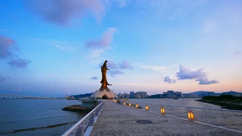 4K Time lapse Beautiful Statue Guan Yin or Kun Iam landmark in macau china Vidéo 105312856