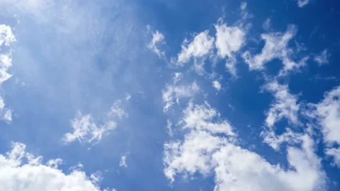 4K Time lapse of  Blue sky with white clouds on a clear day Vídeo Stock 211605723