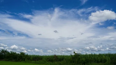 4K Time lapse of  Blue sky with white clouds on a clear day Video stock 211605757