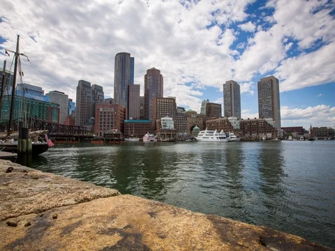 4K Time Lapse of Boston Skyline Over the Harbor Vídeo Stock 76313305