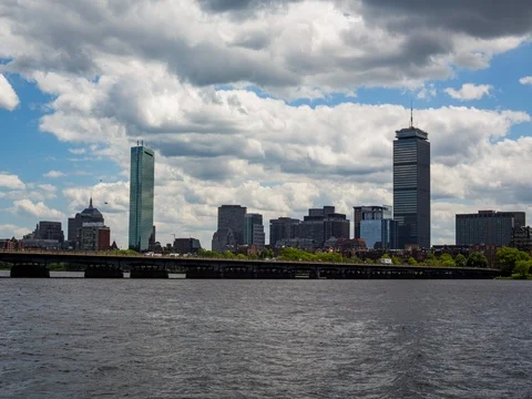 4K Time Lapse of Boston Skyline Over Charles River and Mass Ave Bridge Vídeo Stock 76313799
