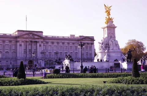 4k Time lapse of Buckingham Palace on a sunny day gradient color Vídeo Stock 47865571