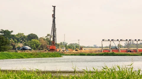 4K Time-lapse, Builders hammer in piles on the weir building site Stock Footage 36294948