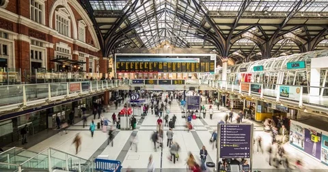 4K time lapse of the busy concourse in Liverpool Street Station, London Stock Footage 80829488