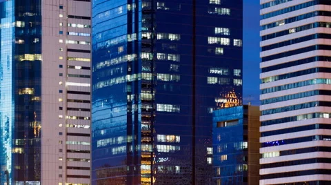 4K Time lapse close up on skyscraper office building day to night 库存影片 58710305