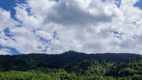 4K time lapse - Clouds forming above mountain peak 動画素材 88262498