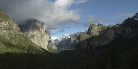4K Time Lapse of Clouds on the peak of El Capitan in Yosemite Valley Stock Footage 196964160