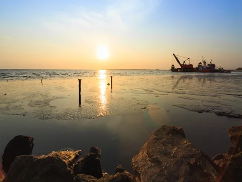 4K Time lapse : Clouds spread across the sky before sunset at Bangpu seaside. Vidéo 74513238