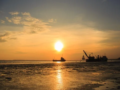 4K Time Lapse: Clouds spread across the sky before sunset at Bangpu seaside Stock Footage 75625528