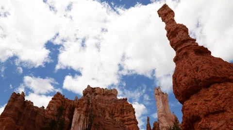 4K Time Lapse of Cloudscape over Hoodoos in Bryce Canyon -Zoom In- Video stock 40959247