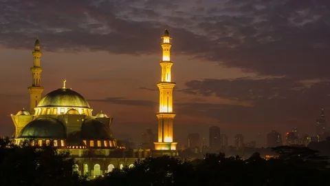 4K Time lapse of cloudy sunrise over Federal Mosque of Kuala Lumpur in Malaysia. Stock Footage 89151152