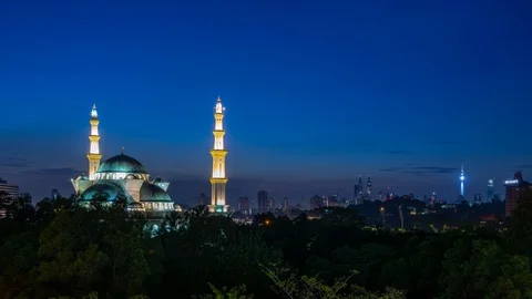 4K Time lapse of cloudy sunrise over Federal Mosque of Kuala Lumpur in Malaysia. Stock Footage 90511254