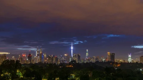 4K Time lapse of cloudy sunrise over downtown Kuala Lumpur, Malaysia. 스톡 동영상 98073503