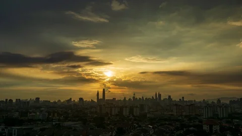 4K time lapse of cloudy sunset over down town Kuala Lumpur, Malaysia. 스톡 동영상 127840341